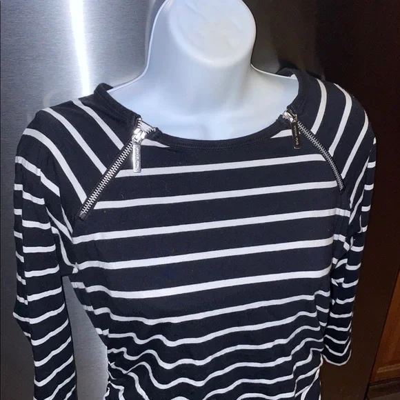 Micheal Kors Navy Zipper Top - Picture 10 of 13